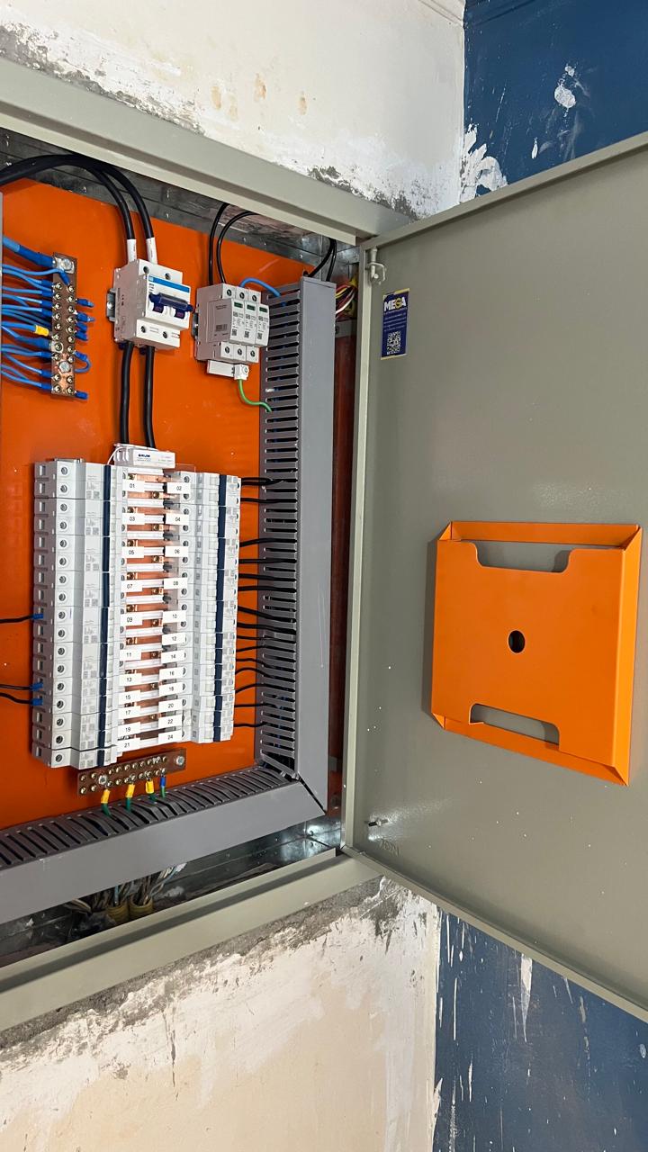 Medições elétricas com instrumentos de precisão